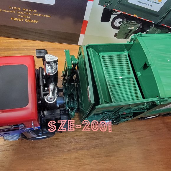 RARE First Gear Waste Management Side Load Refuse Truck 1:34 Scale DieCast Model - Picture 5 of 11